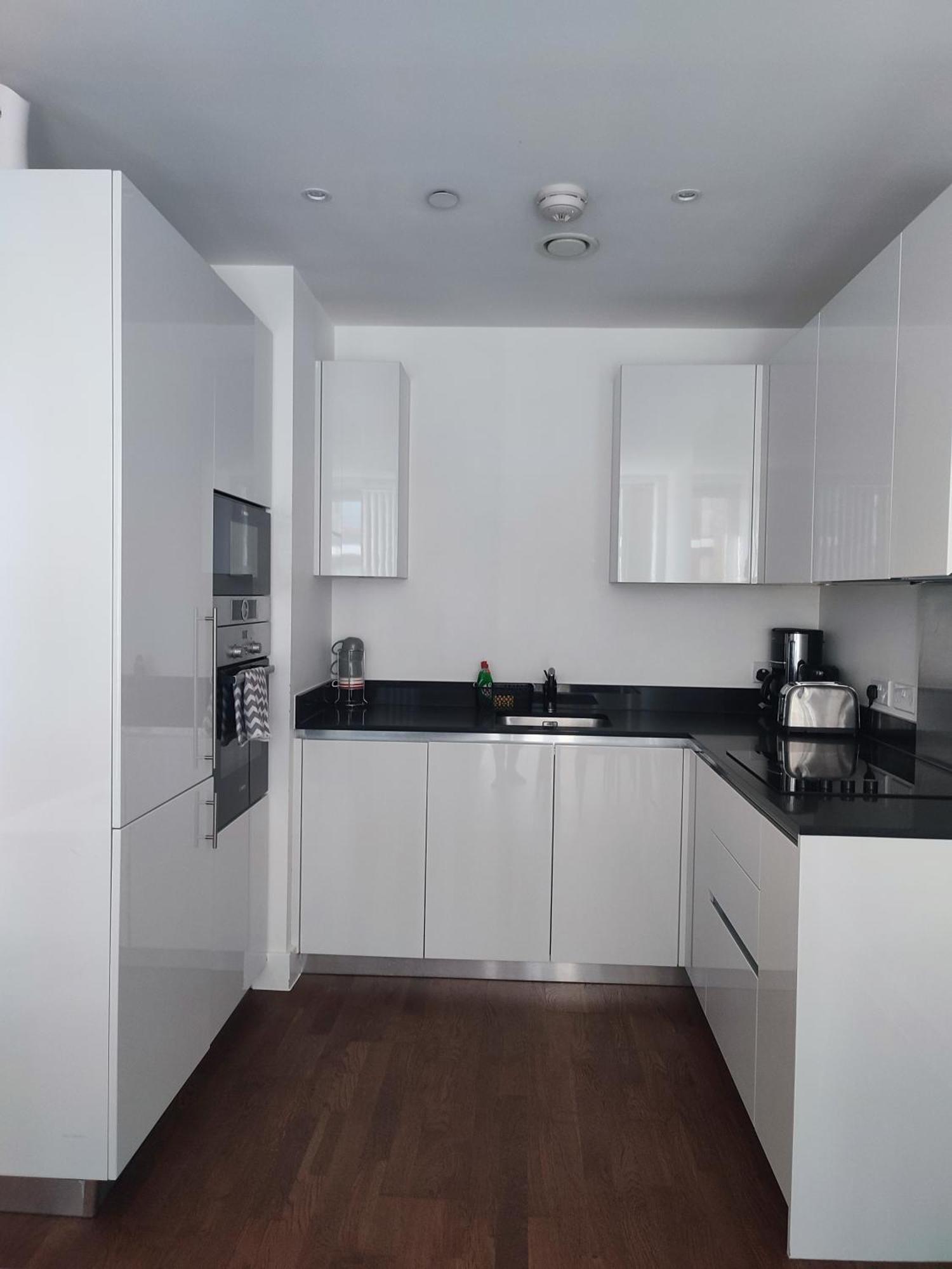 Lovely 1bed Flat 10mins To Canary Wharf & Parking *