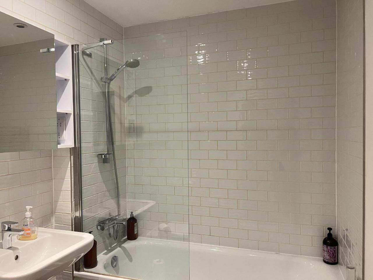 Lovely 1bed Flat 10mins To Canary Wharf & Parking Londra