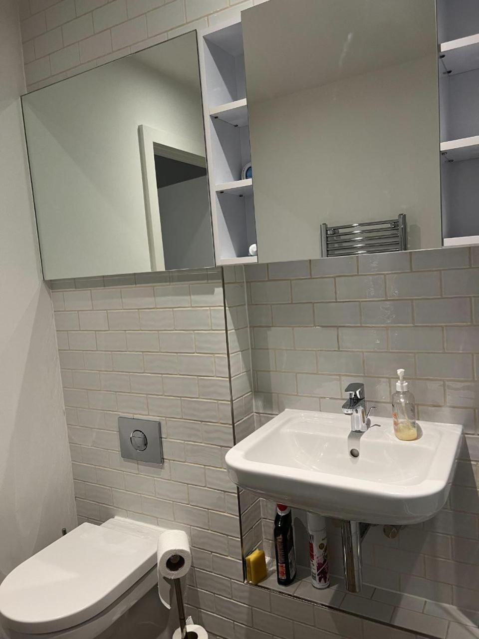 Lovely 1bed Flat 10mins To Canary Wharf & Parking Appartamento