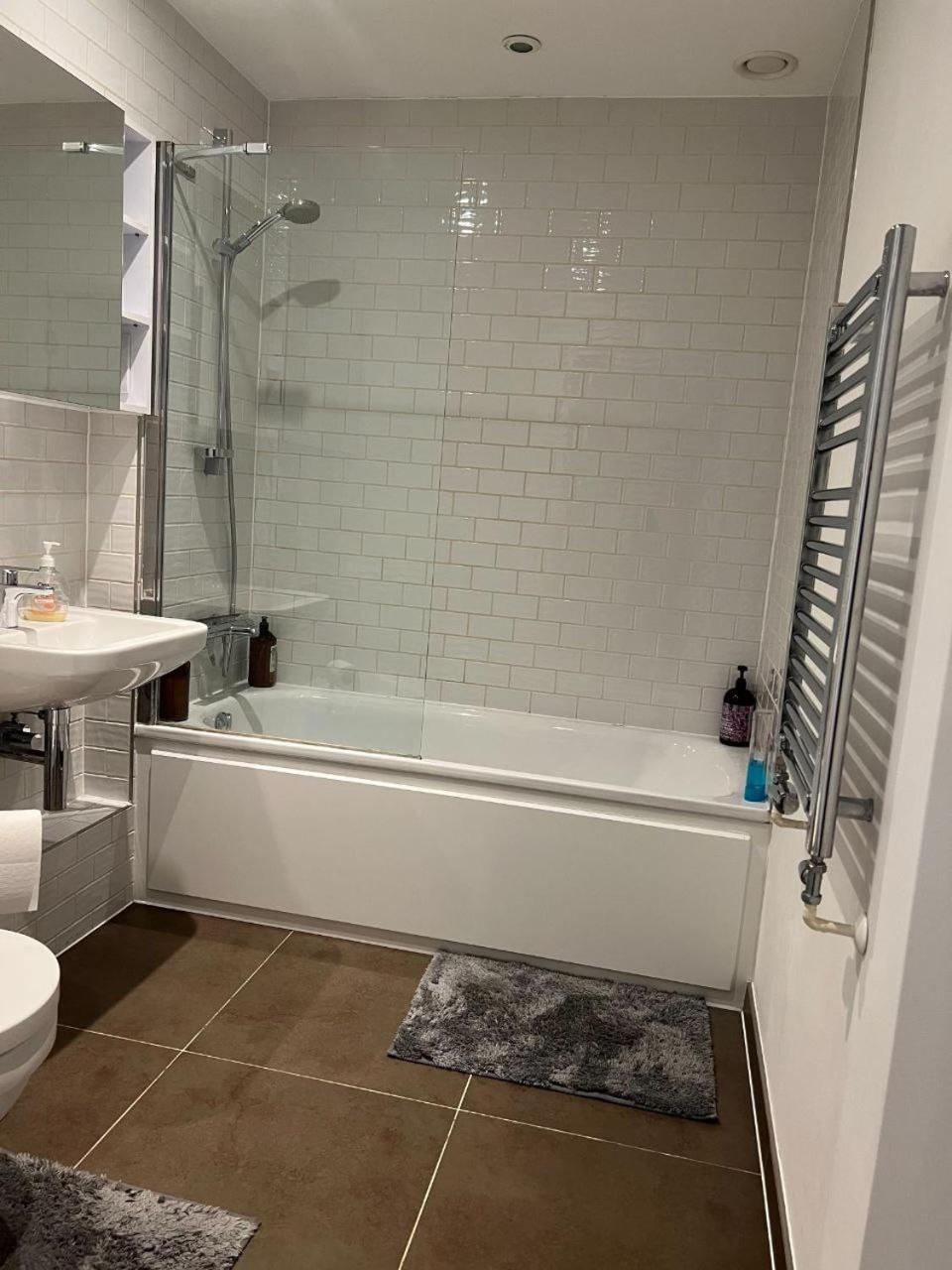 Appartamento Lovely 1bed Flat 10mins To Canary Wharf & Parking Londra
