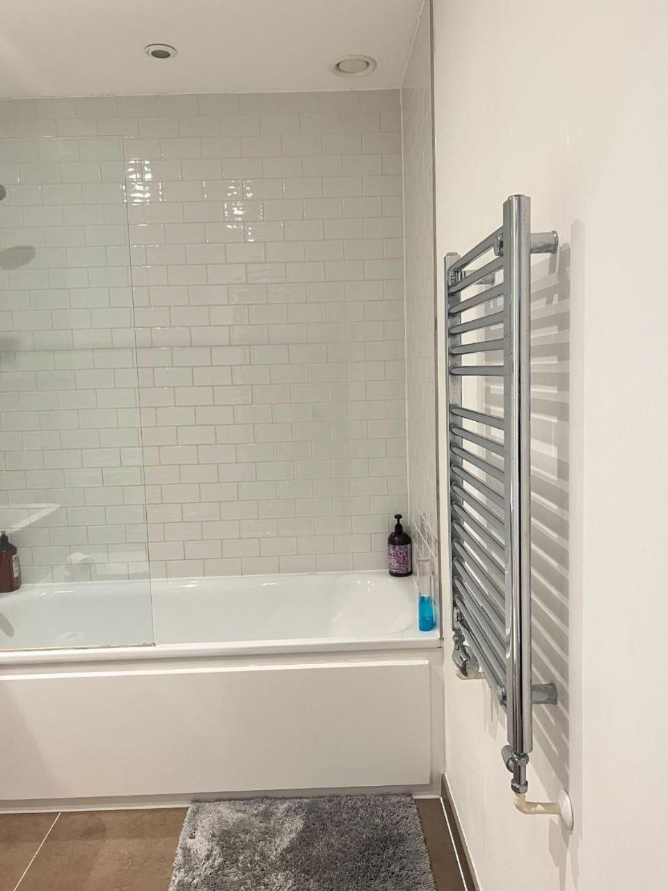 Appartamento Lovely 1bed Flat 10mins To Canary Wharf & Parking *